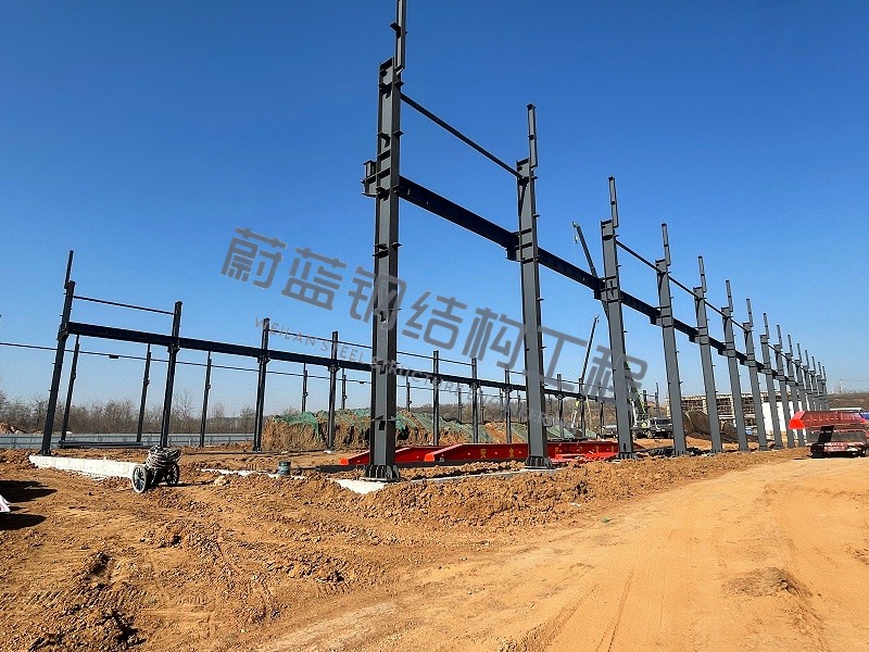 钢结构厂房施工现场 钢结构厂房施工现场